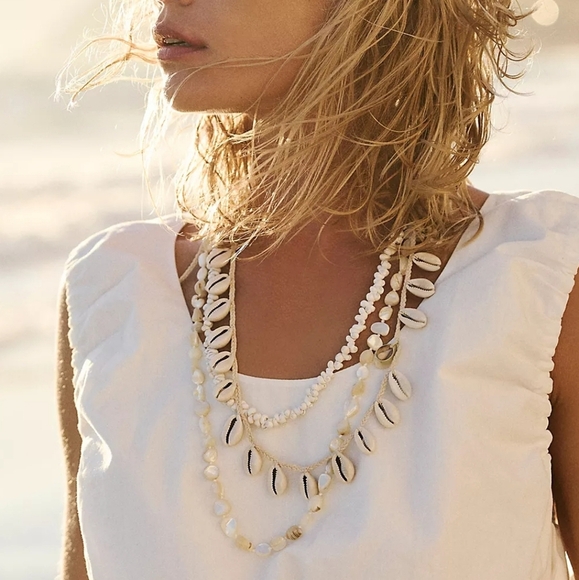 NWT!! Free People, Maui Shell Necklace, Neutral - NEW -$38 - Picture 2 of 8